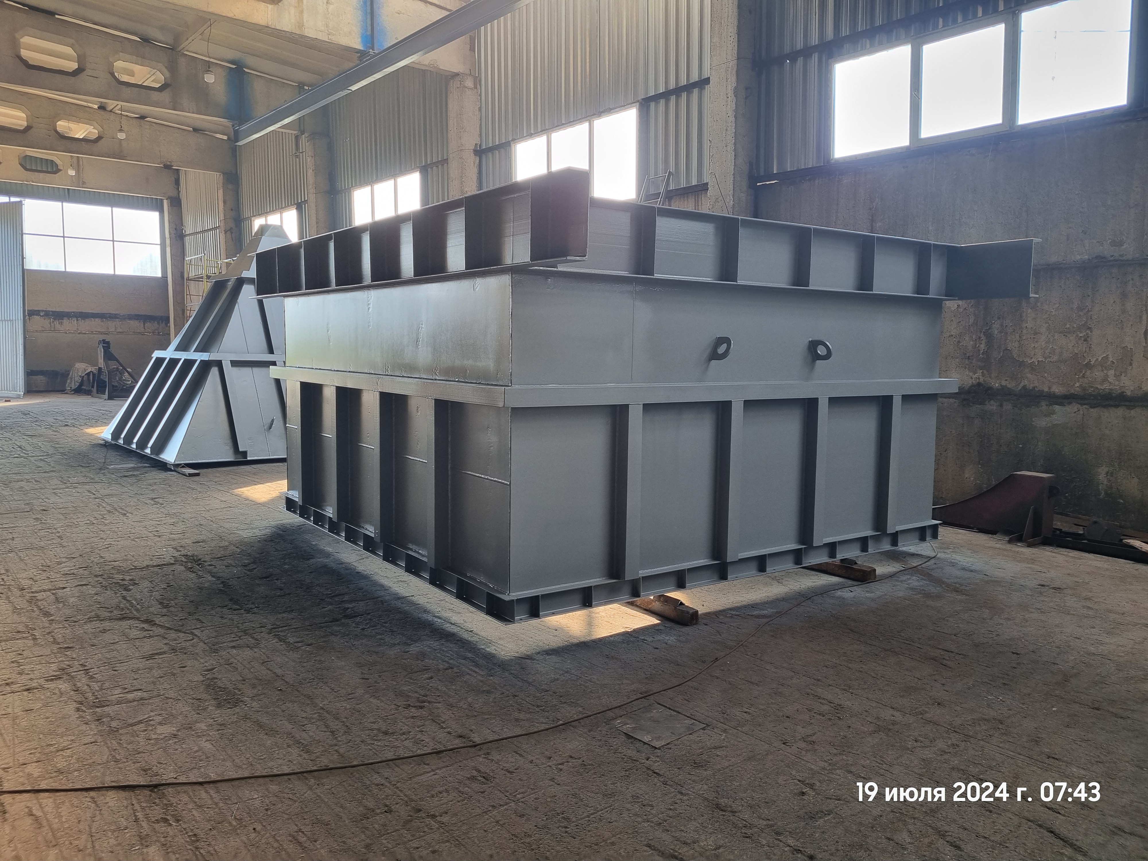 Покраска короба изделия завершена
